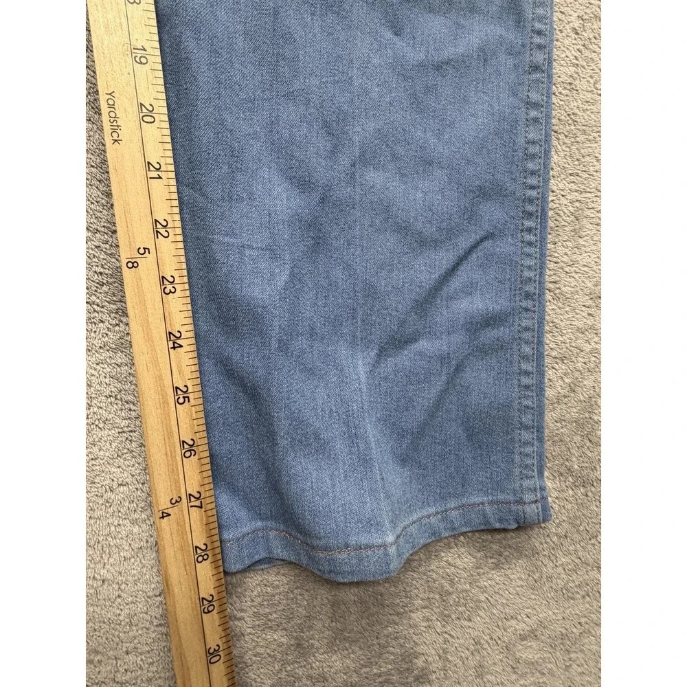 Wrangler Jeans Mens Measured 34x28 Light Wash Blue Straight Leg Classic Fits USA